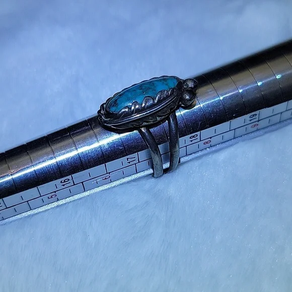 5g Vtg Native American Old Pawn Turquoise And Sterling Silver Size 7 Ladies Ring - Picture 9 of 16